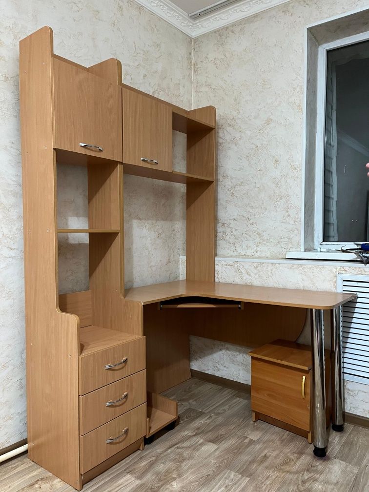 Продам компьютерный шкаф