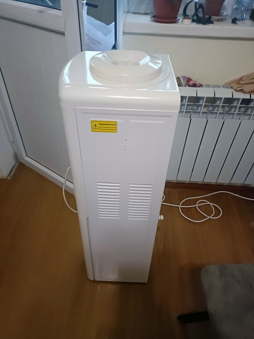 Кулер для воды Almacom