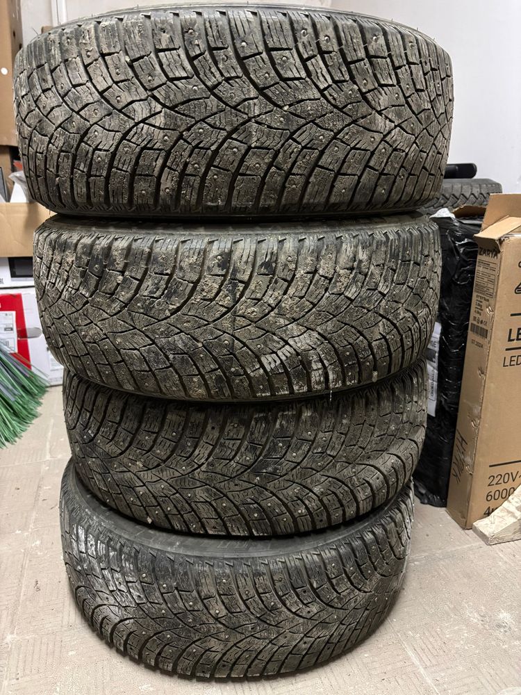 Зимние шины 215/55R17