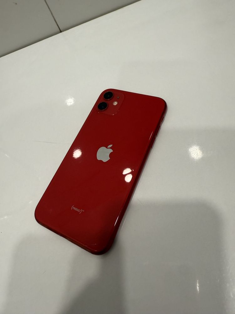 iPhone 11 RED, 64 ГБ - в хорошем состоянии!