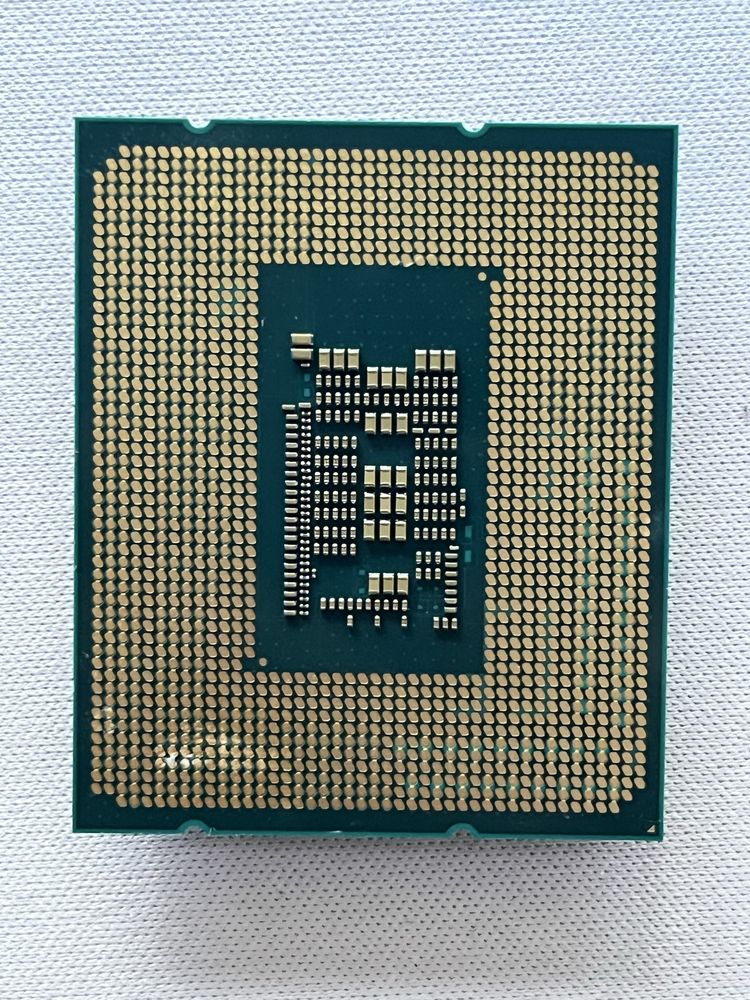 Intel Core i3 12100f