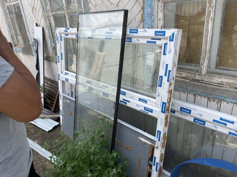 Продам пластикое окно и дверь