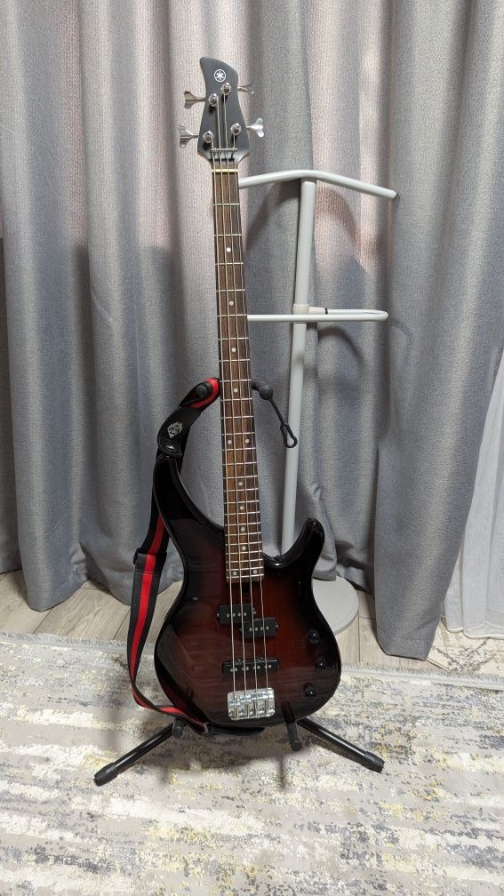 Бас гитара Yamaha trbx174