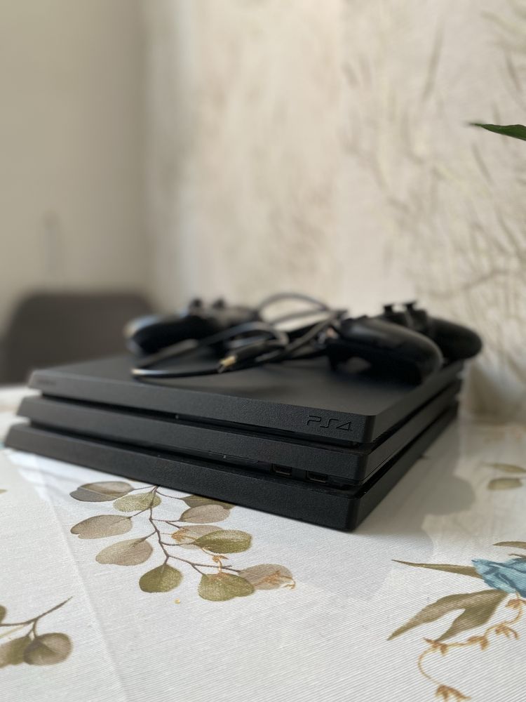 Ps 4 Pro (Срок:3 Года) 2 джойстика