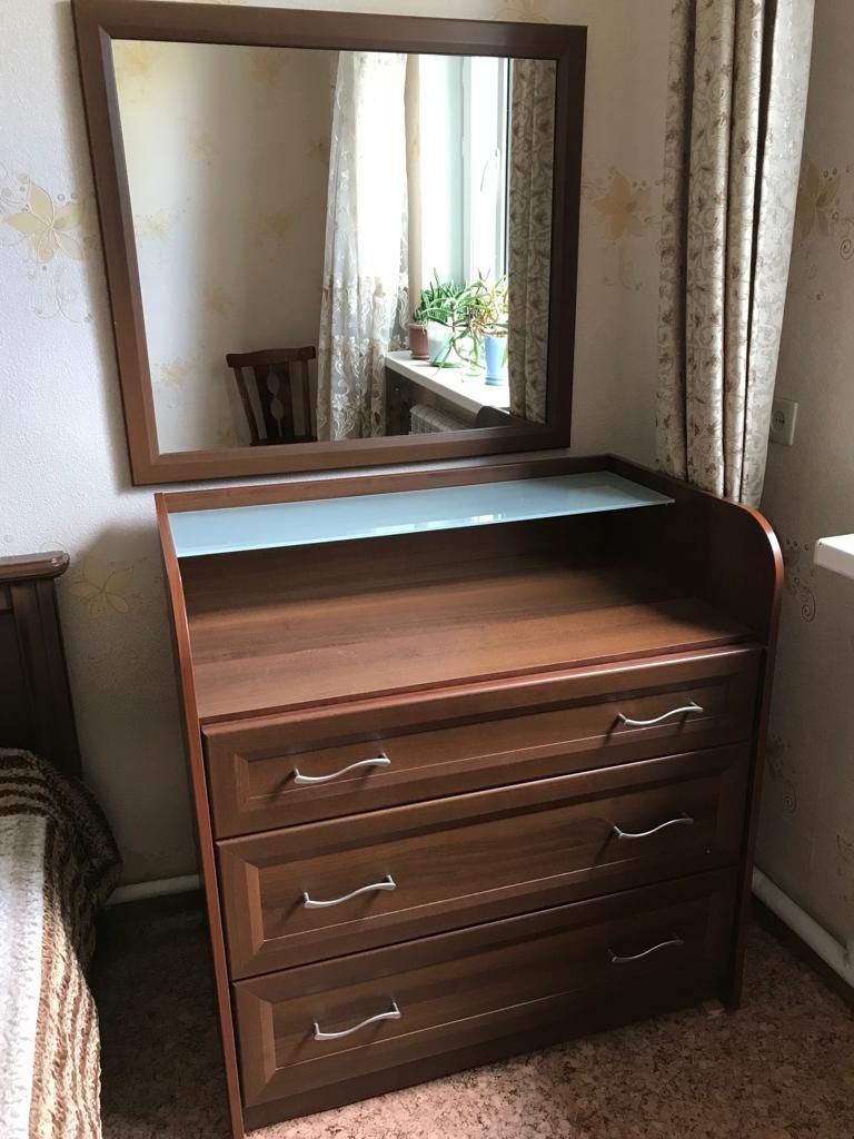 Продам спальный гарнитур