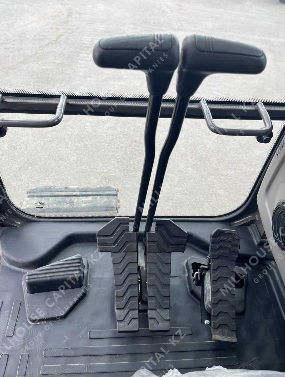 Гусеничный экскаватор Lovol FR220D2