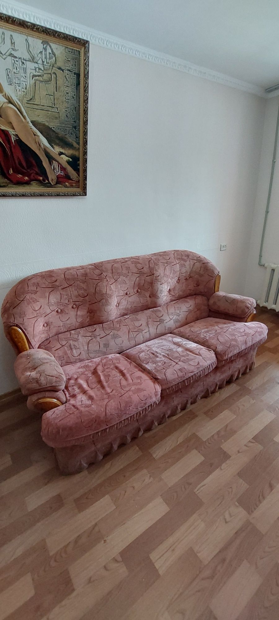 Продам  один диван большой, раскладной их комплекта