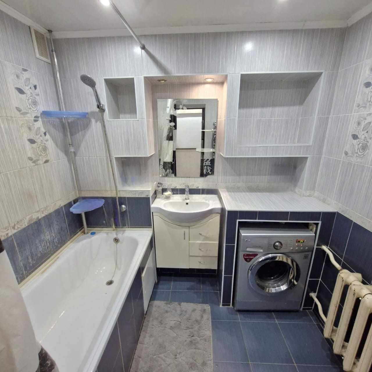 Продам двухкомнатную квартиру в 6 мкрн с возможностью объединения кв.