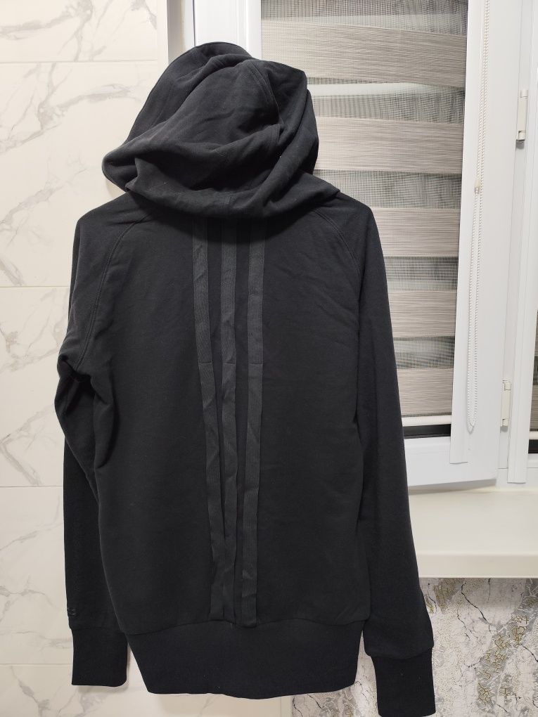 Продам новую толстовку Adidas