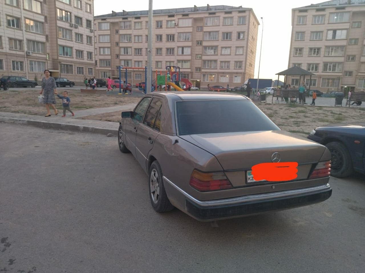 Продам машину Мерседес 124. Срочно Срочно!!