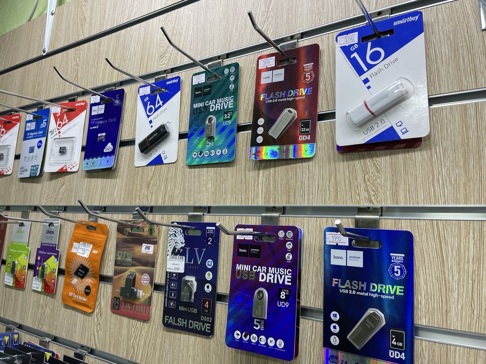 USB флешка, micro SD, батарейки и кроны
