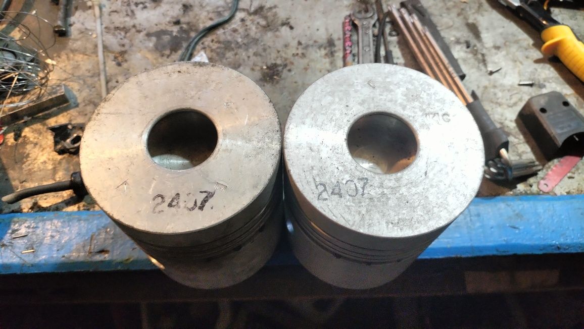 Продам поршня на трактор
