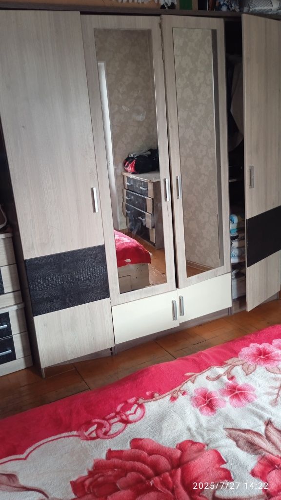 Продам спальный гарнитур