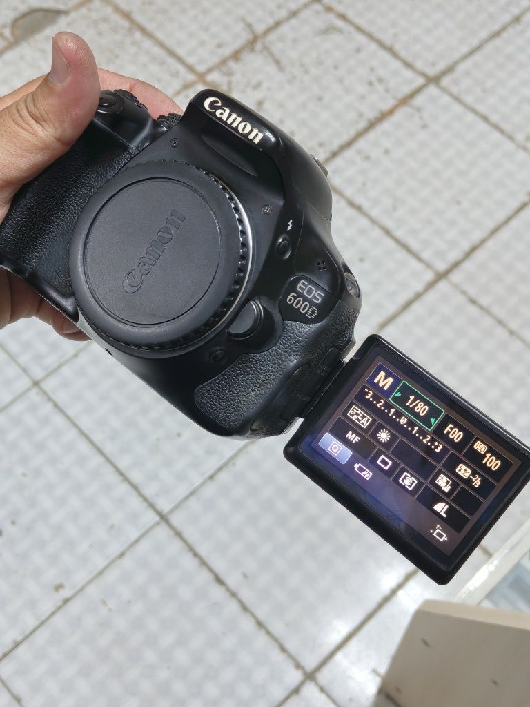 Фотоапарат CANON 600D без обьектива