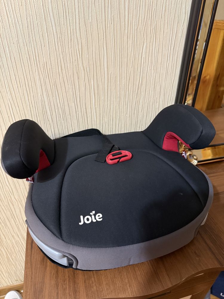 Продам бустер joie