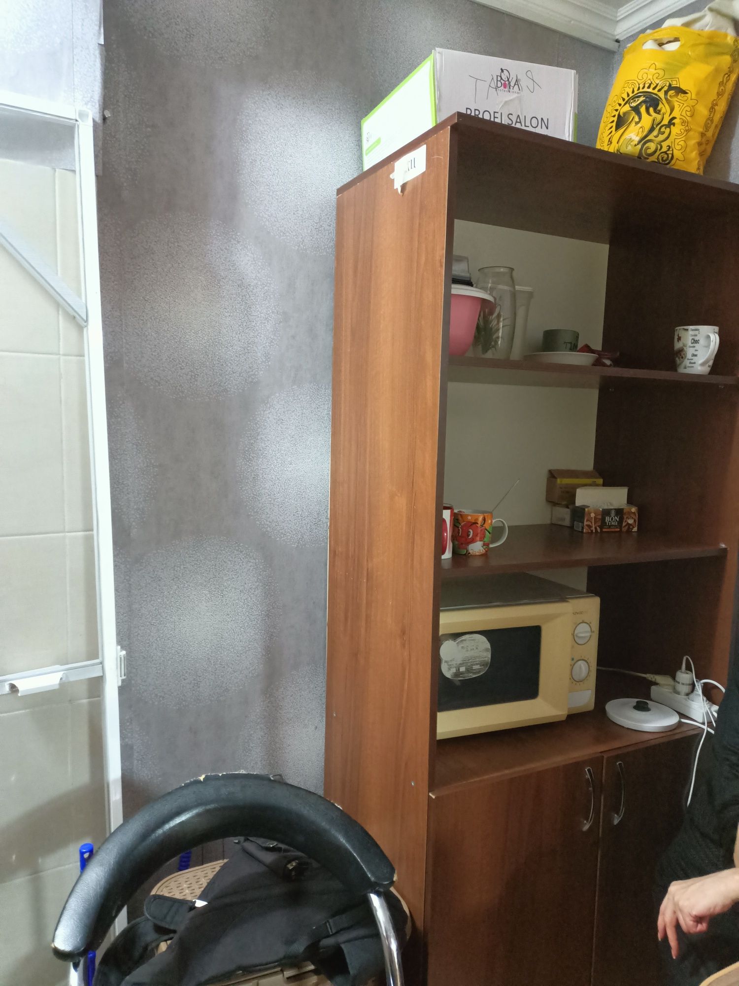 Продам мебель для парикмахера и офиса,Срочно!