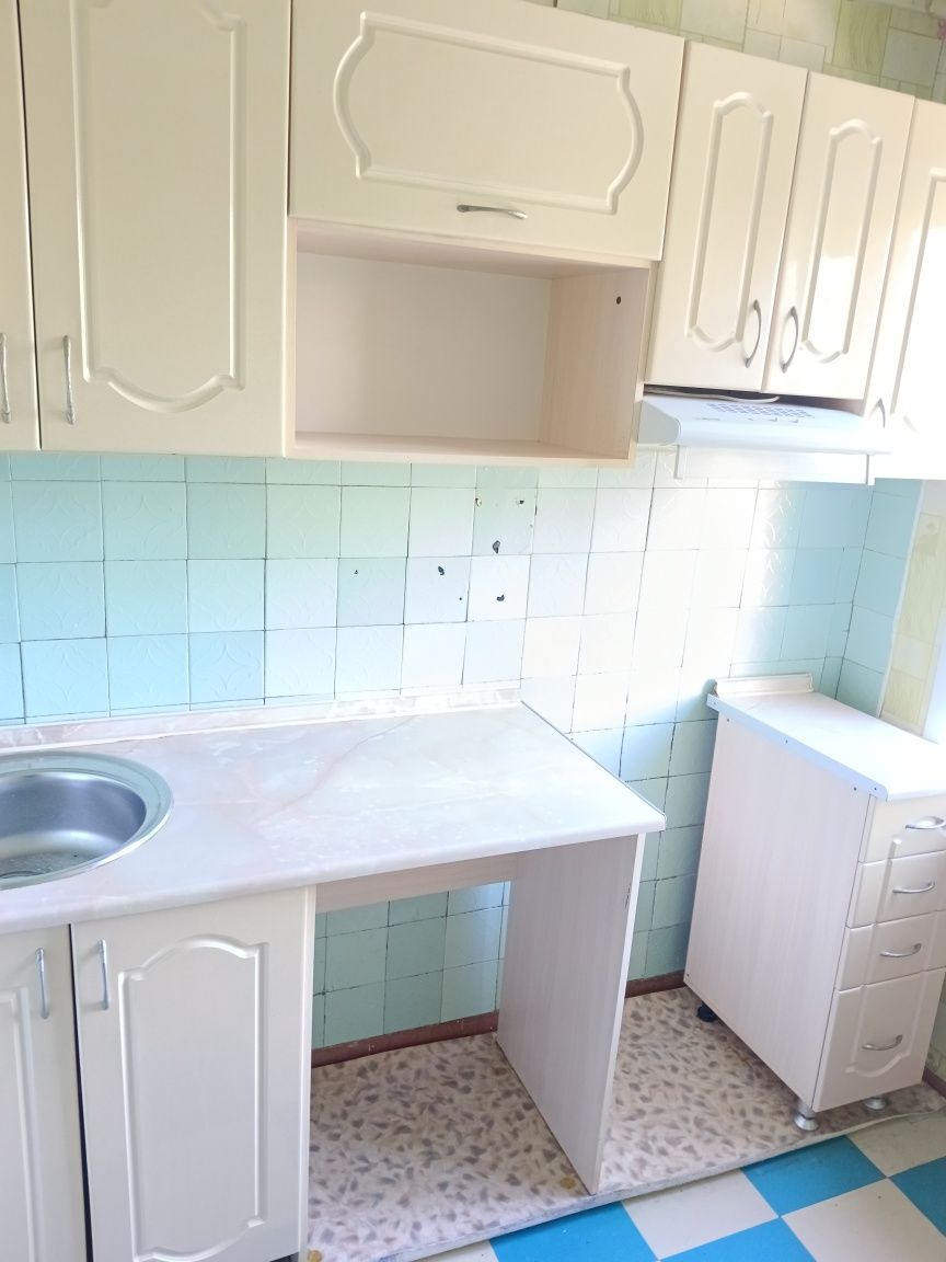 Продам 2 комн., квар. 3-23, 2 этаж.