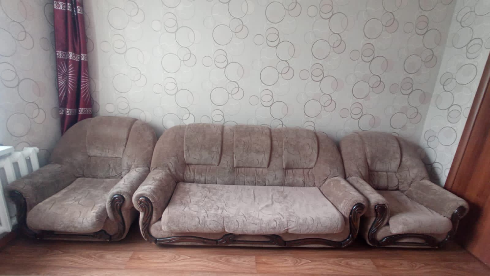 Продаю диван с креслой