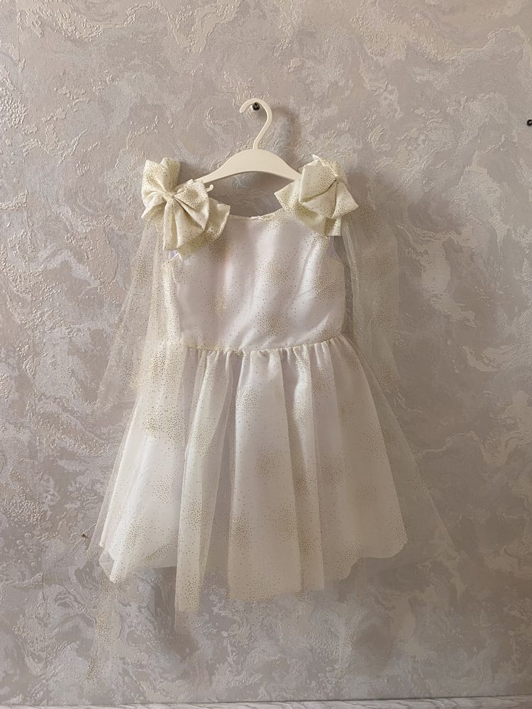 Платья девочковые, на 4-5 лет
