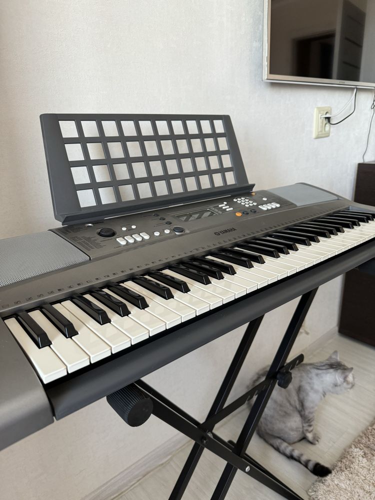 Синтезатор Yamaha PSR-R 300