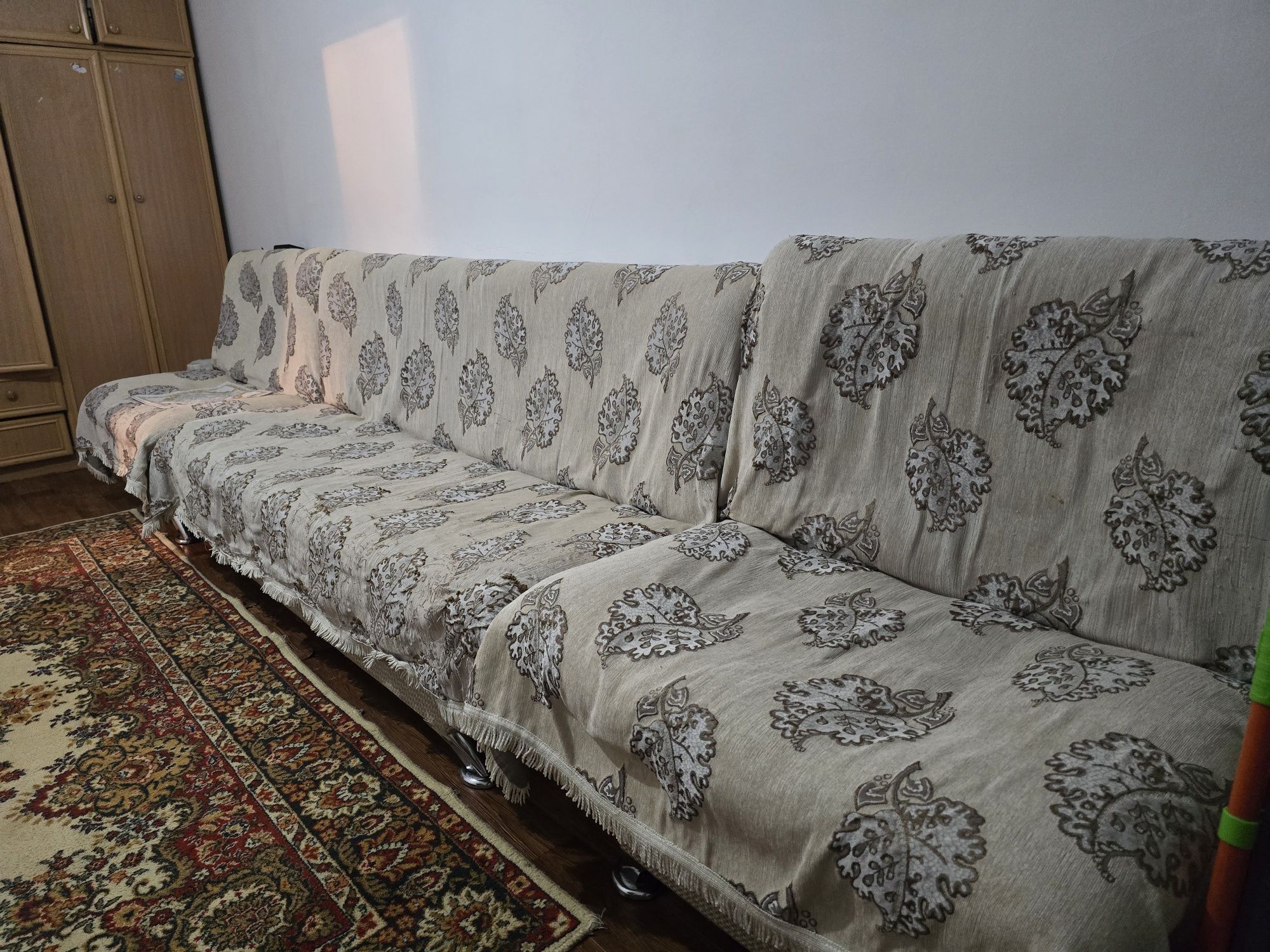 Срочно продам диван тройка