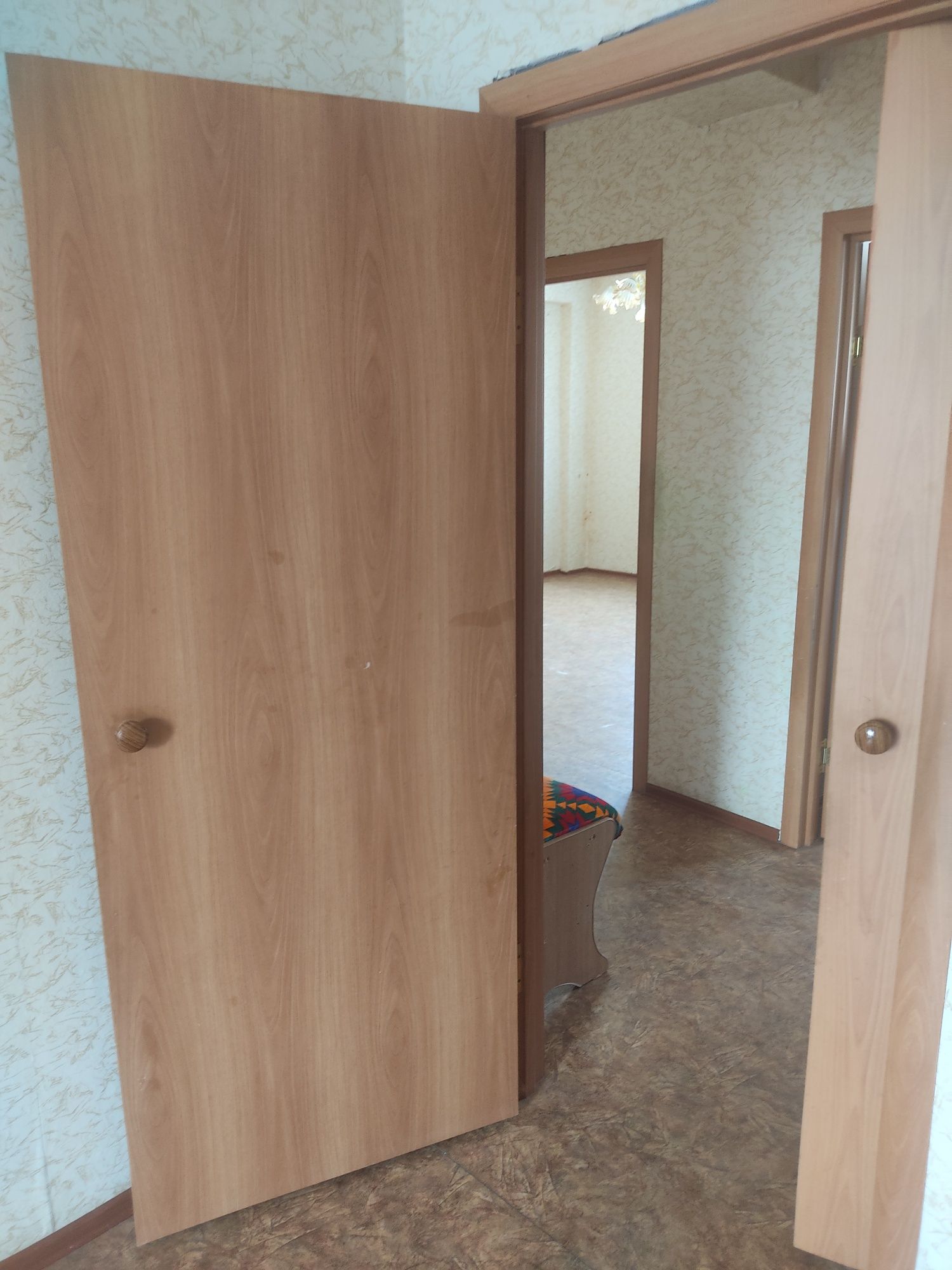 Продам межкомнатные двери б/у 5 штук
