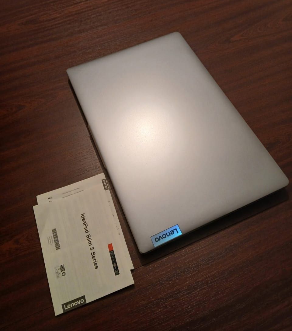 Lenovo IdeaPad Slim 3 15IRH8