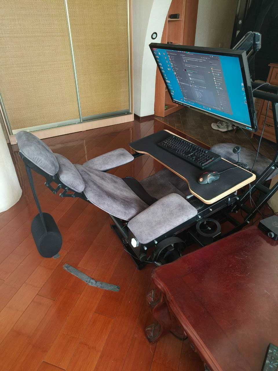 Игровое кресло / Эргономичная киберстанция E-station