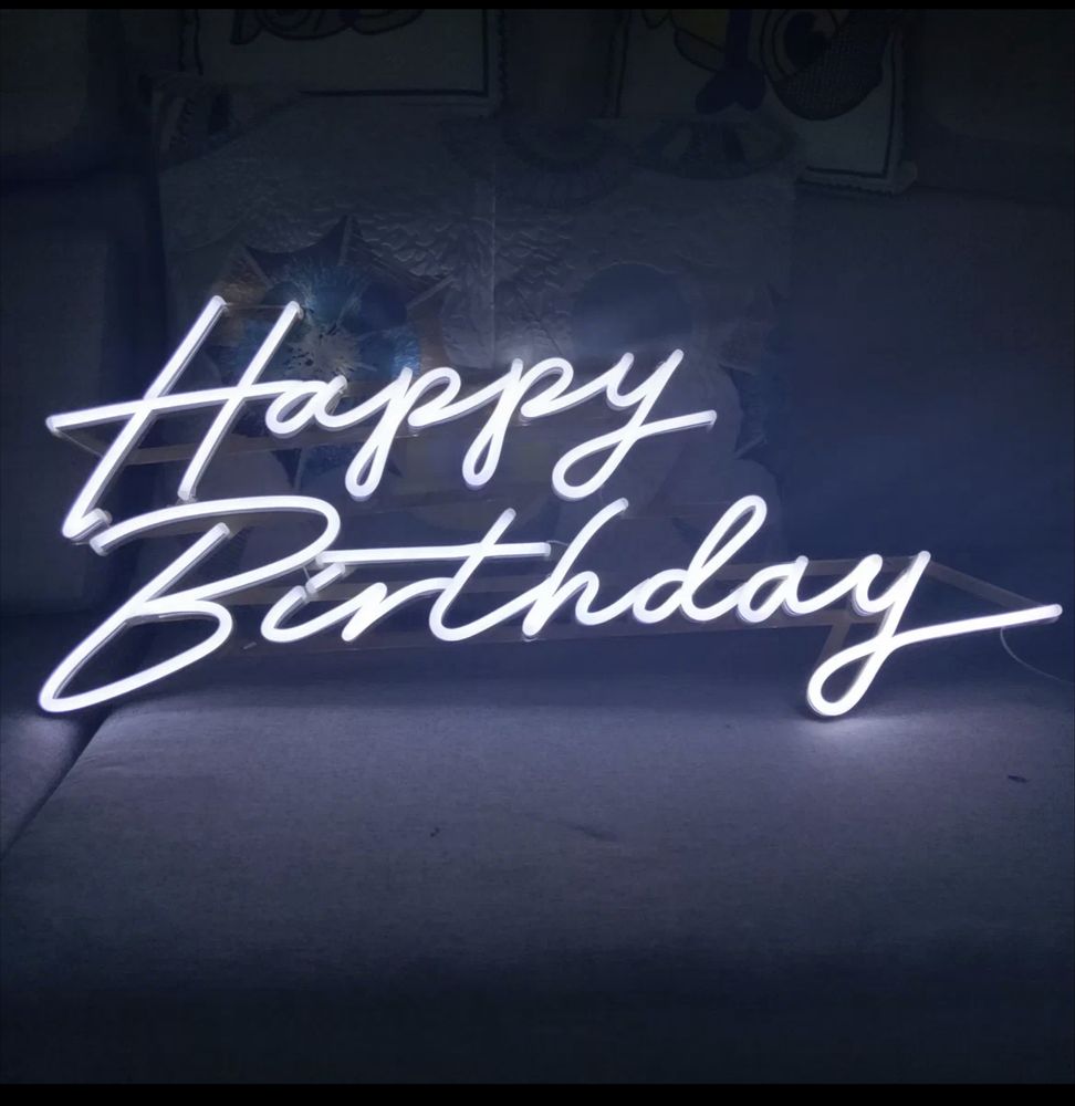 неоновый вывеска happy brithday marry me