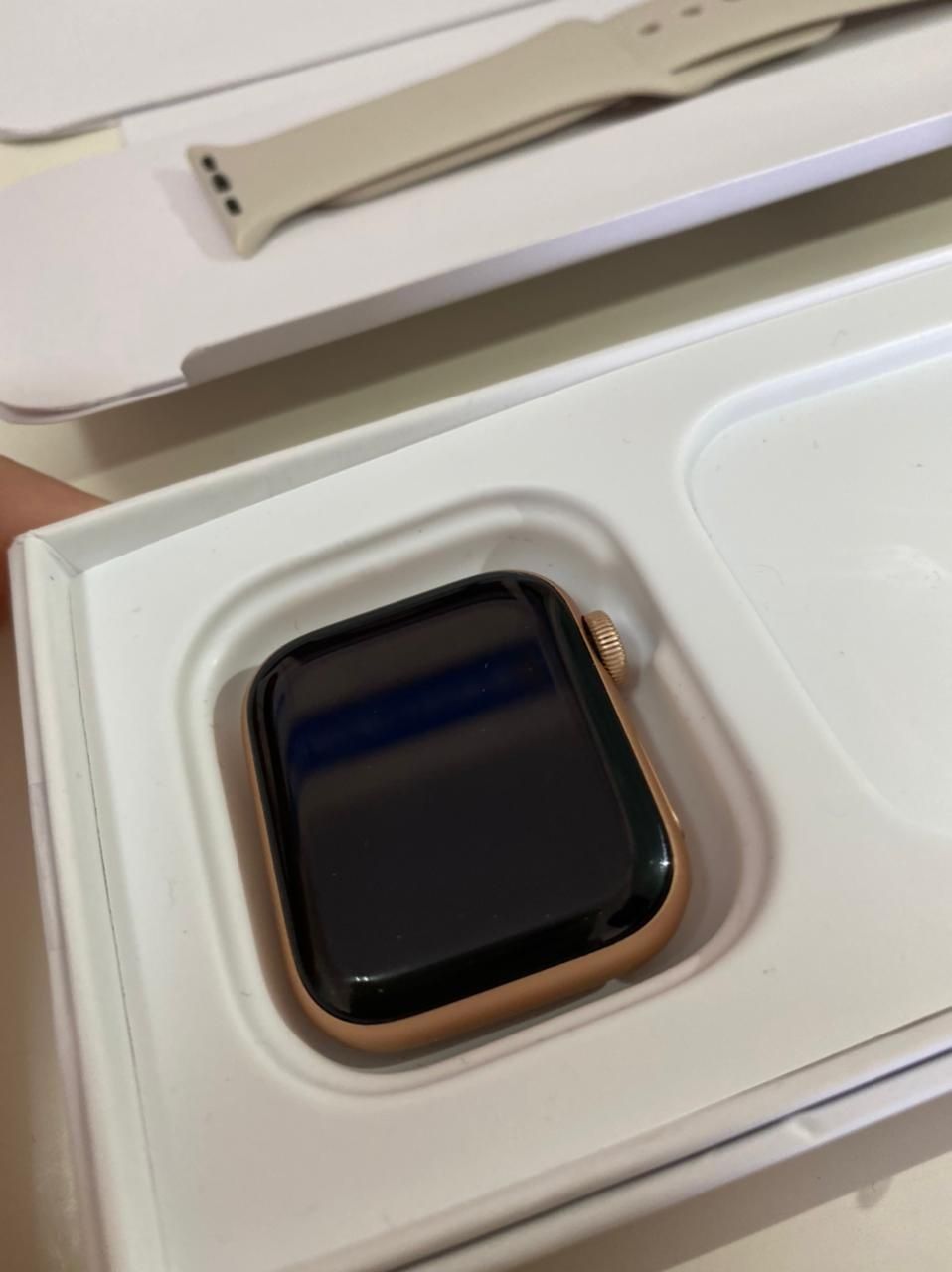 Apple watch 4 серия, в новом состоянии