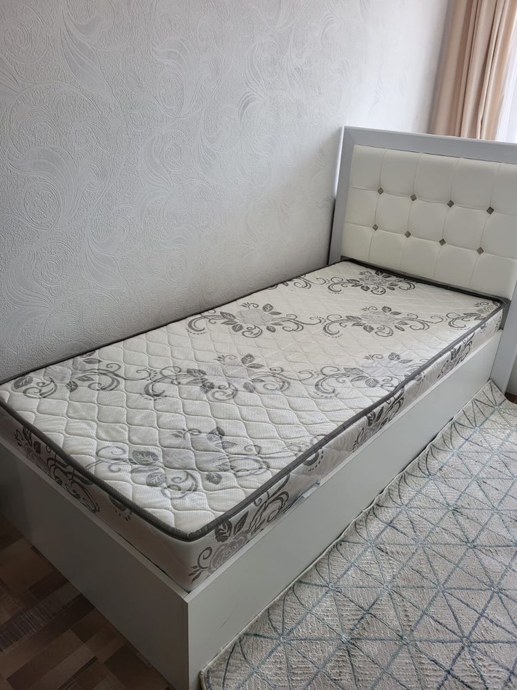 Продается 2 кровать, с 1 матрасом