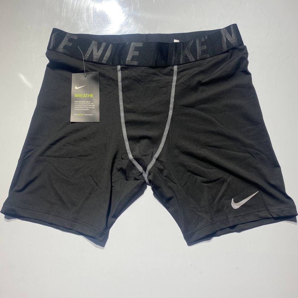 Трессы, тайтсы, трусы компрессионные Nike