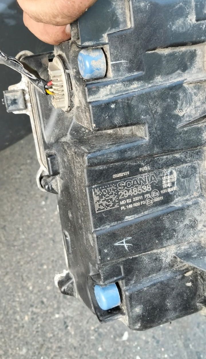 Продам противотуманную фару Scania S