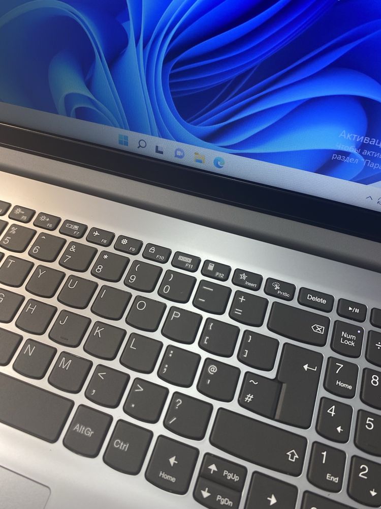 Lenovo Celeron N4 SSD: 128GБ RAM: 4Гб V/k:standart