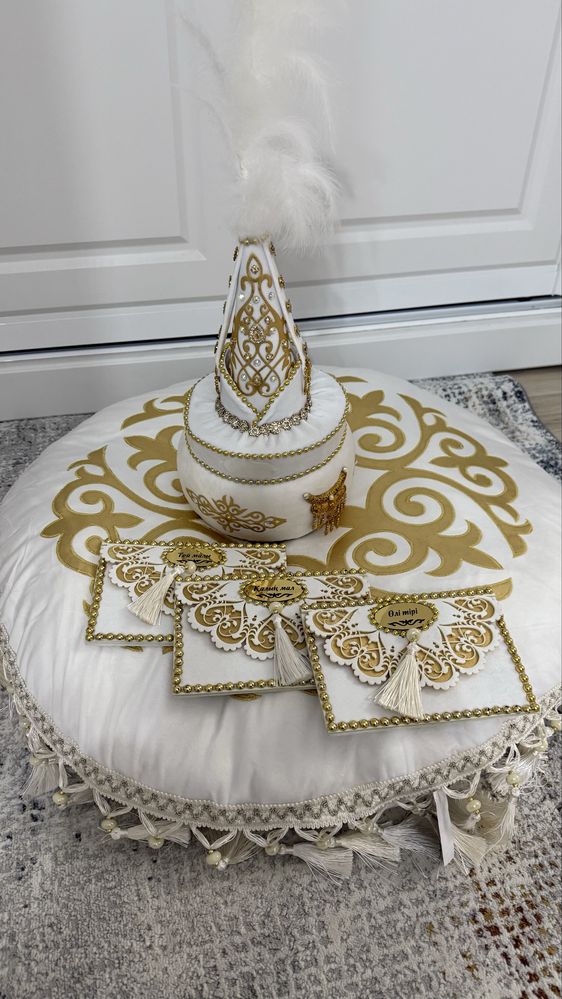 Корпеше с конвертами и шкатулкой