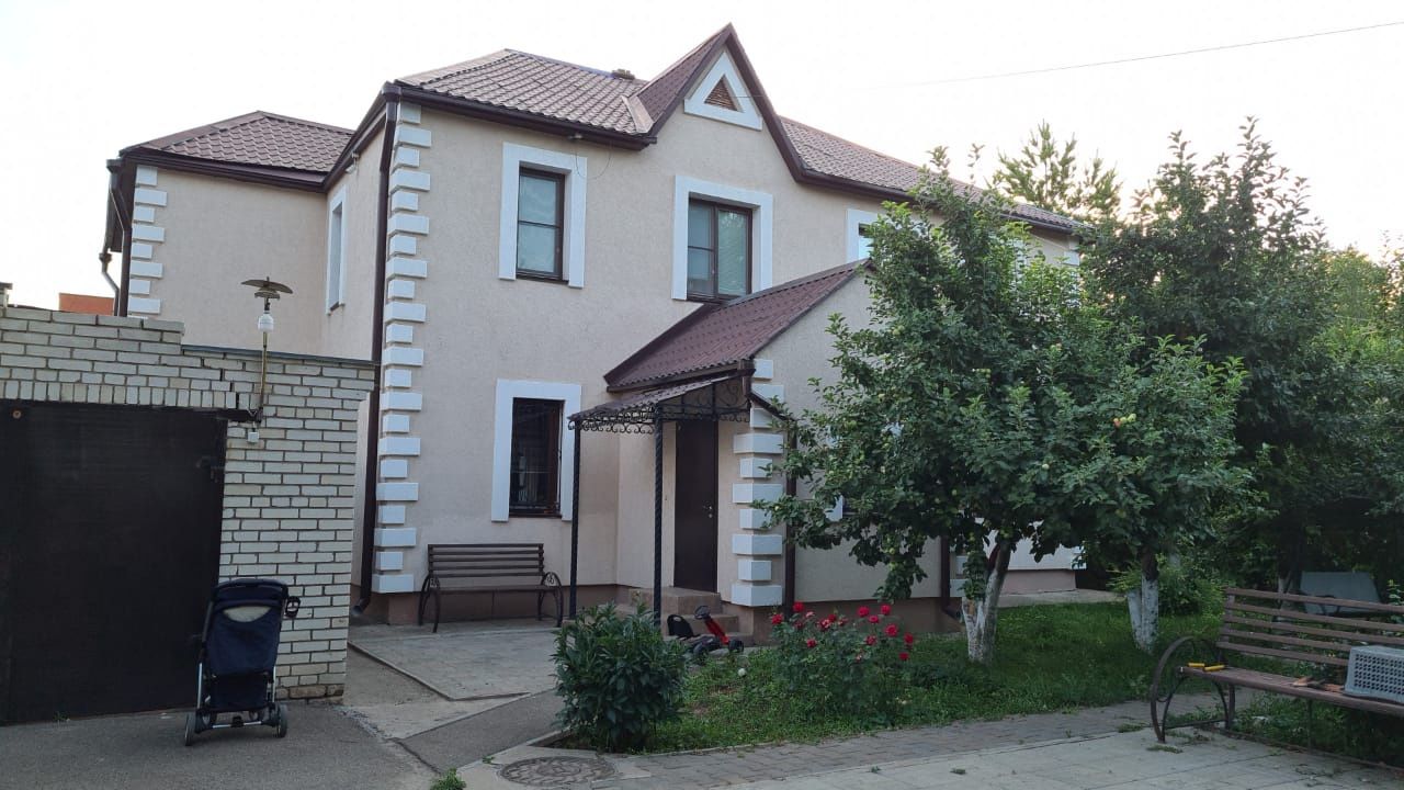 Продам коттедж в Золотом квадрате