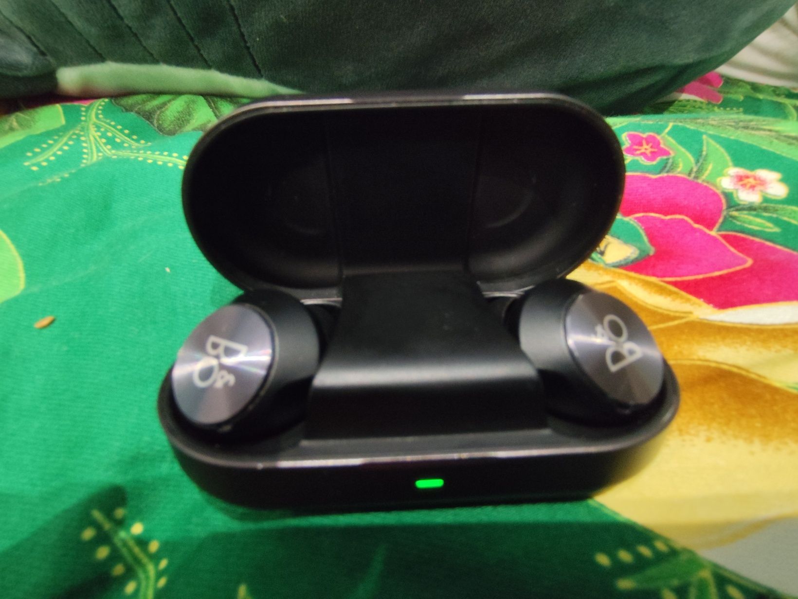 Bang & Olufsen Beoplay E8 Sport и airpods 4
