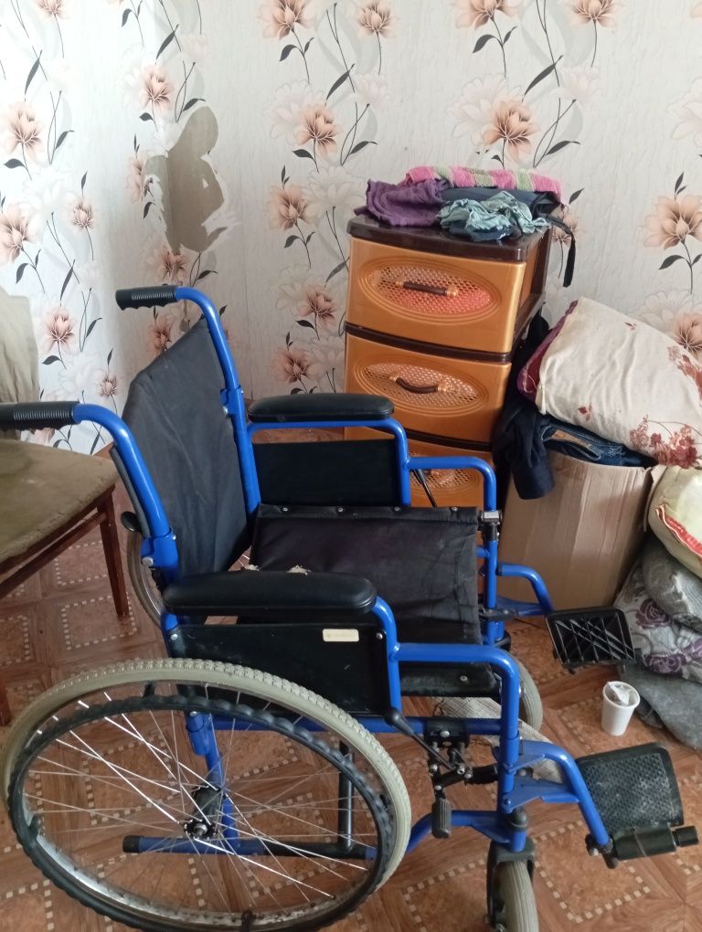Продам инвалидную коляску не дорого