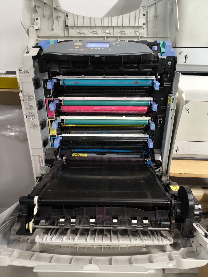 Продам принтер НР Colour LaserJet 5550