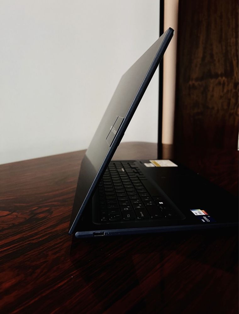Продам ноутбук Asus Vivobook 17