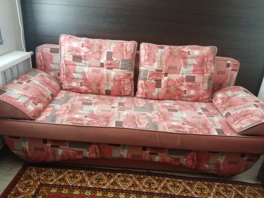 Ковры, покрывало х/б 2 шт + 1шт, зеркало, игрушки