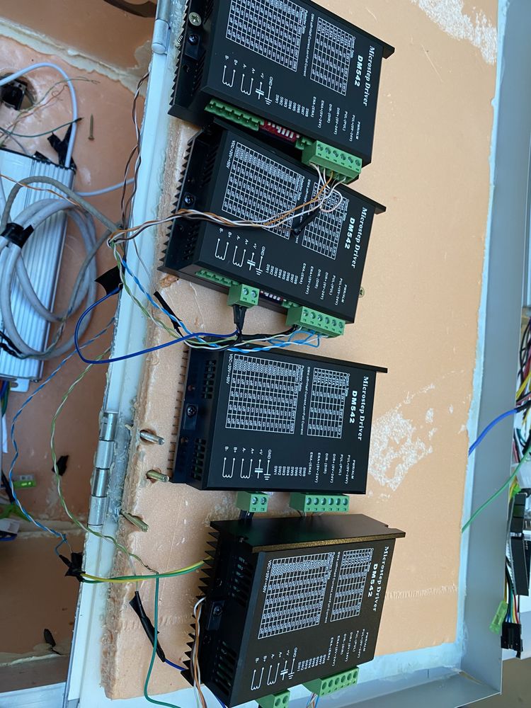 Продам 4 шаговых двигателя и 4 драйвера к ним