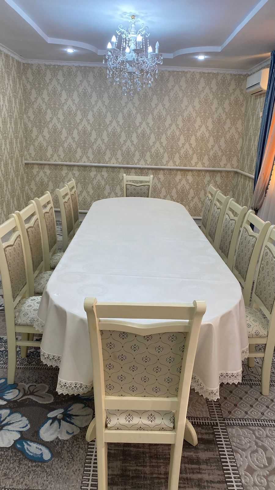 Гостинный стол со стулями