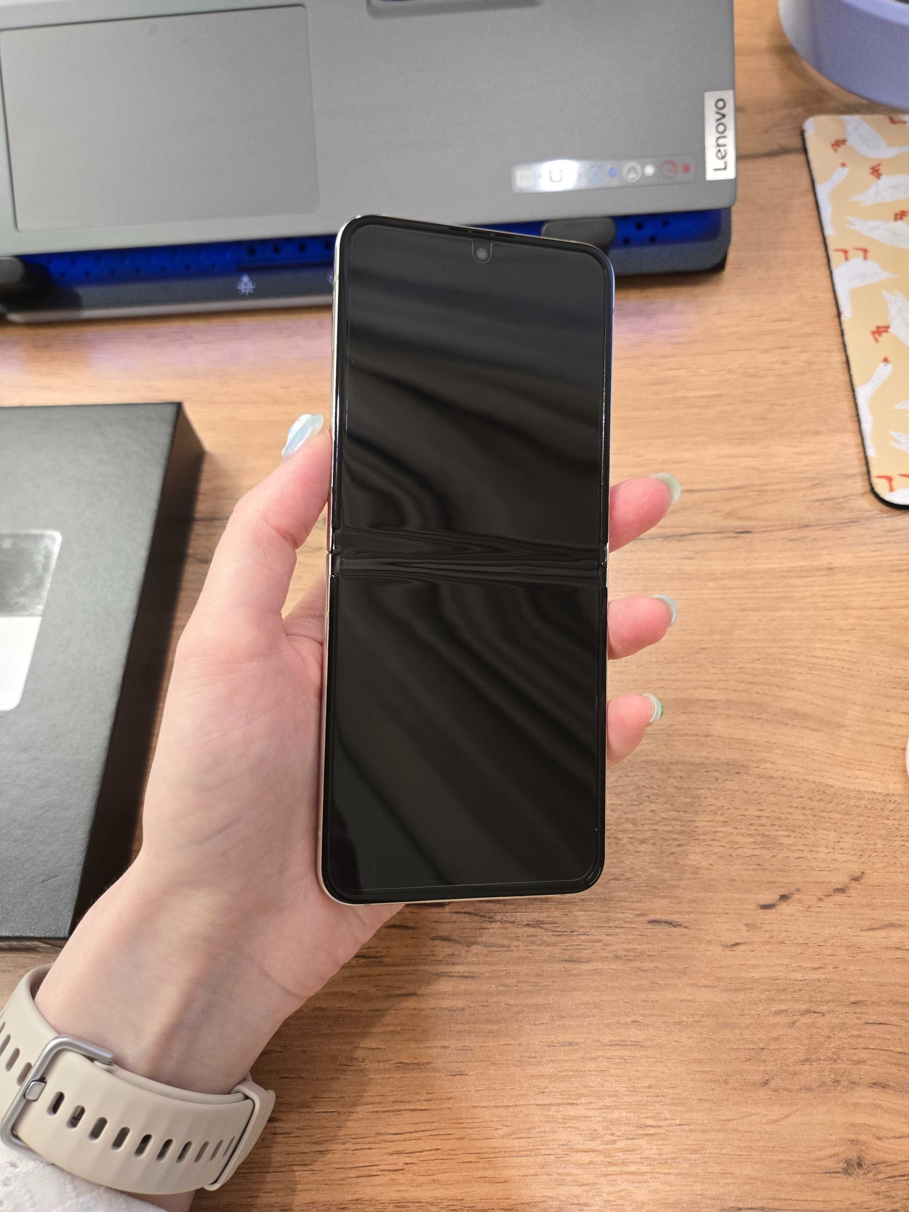 Samsung Galaxy Z Flip 5, белый, 256гб