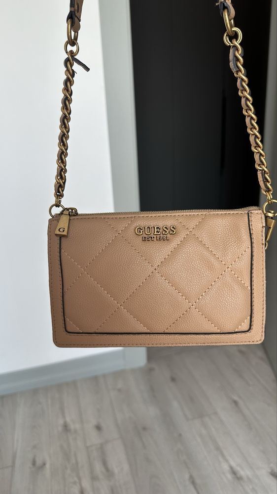 Продам сумочку Guess оригинал
