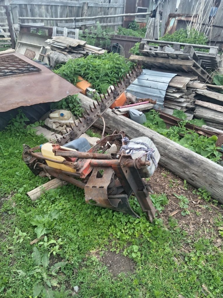 Продам трактор с оборудованием комплект.