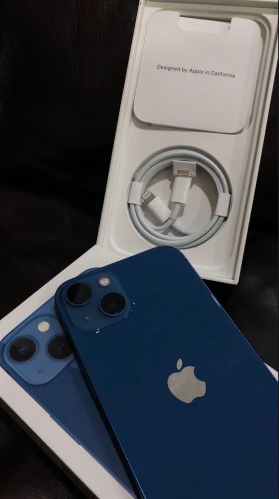 Iphone 13 синий.