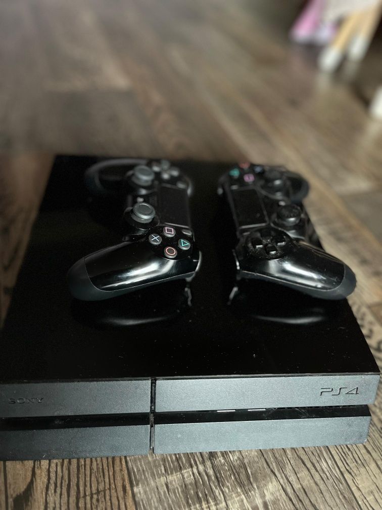 Продам Sony playstation 4 прошитую на один терабайт