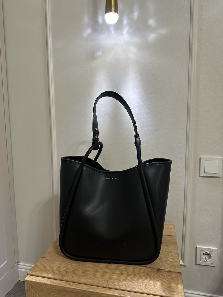 Сумка  Charles Keith