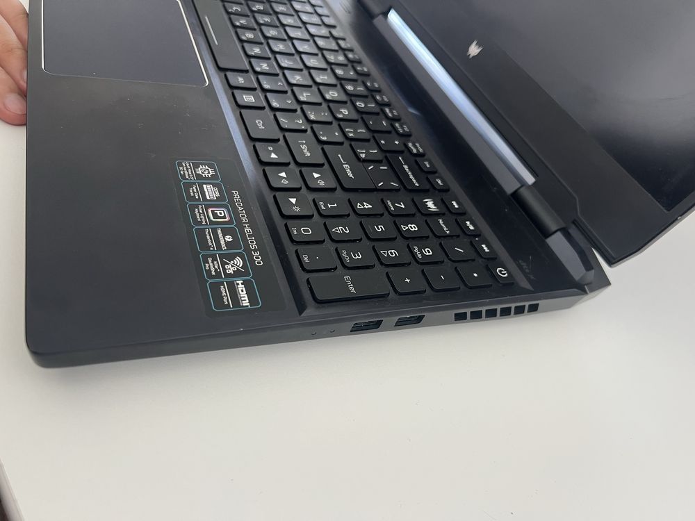 Acer predator helios 300